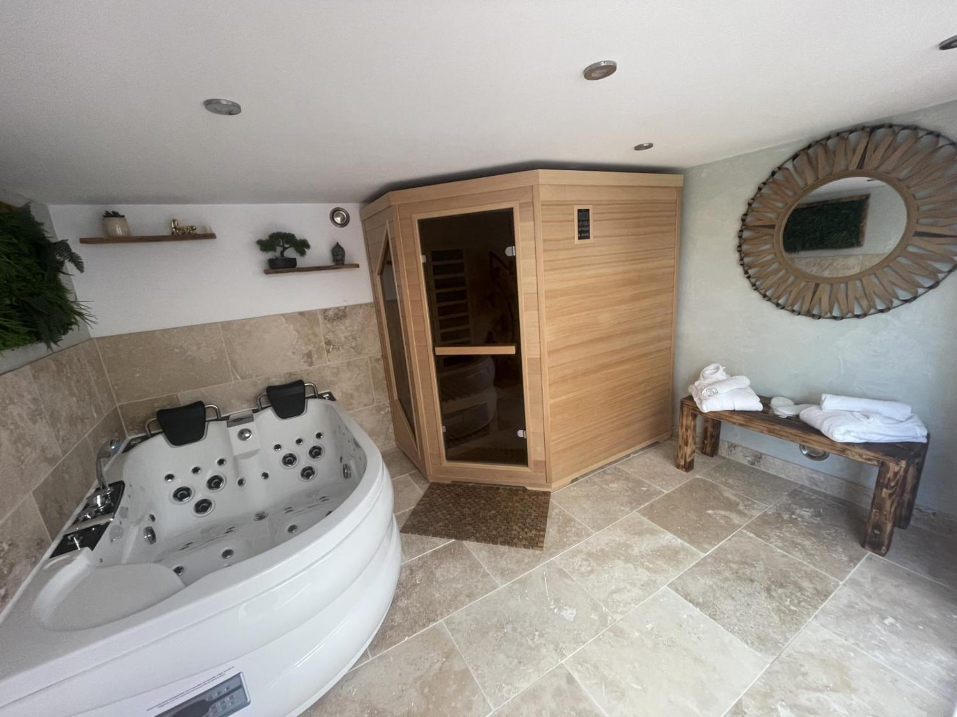 Alba Spa "Love Jacuzzi Sauna" Villefranche-de-Lauragais Esterno foto
