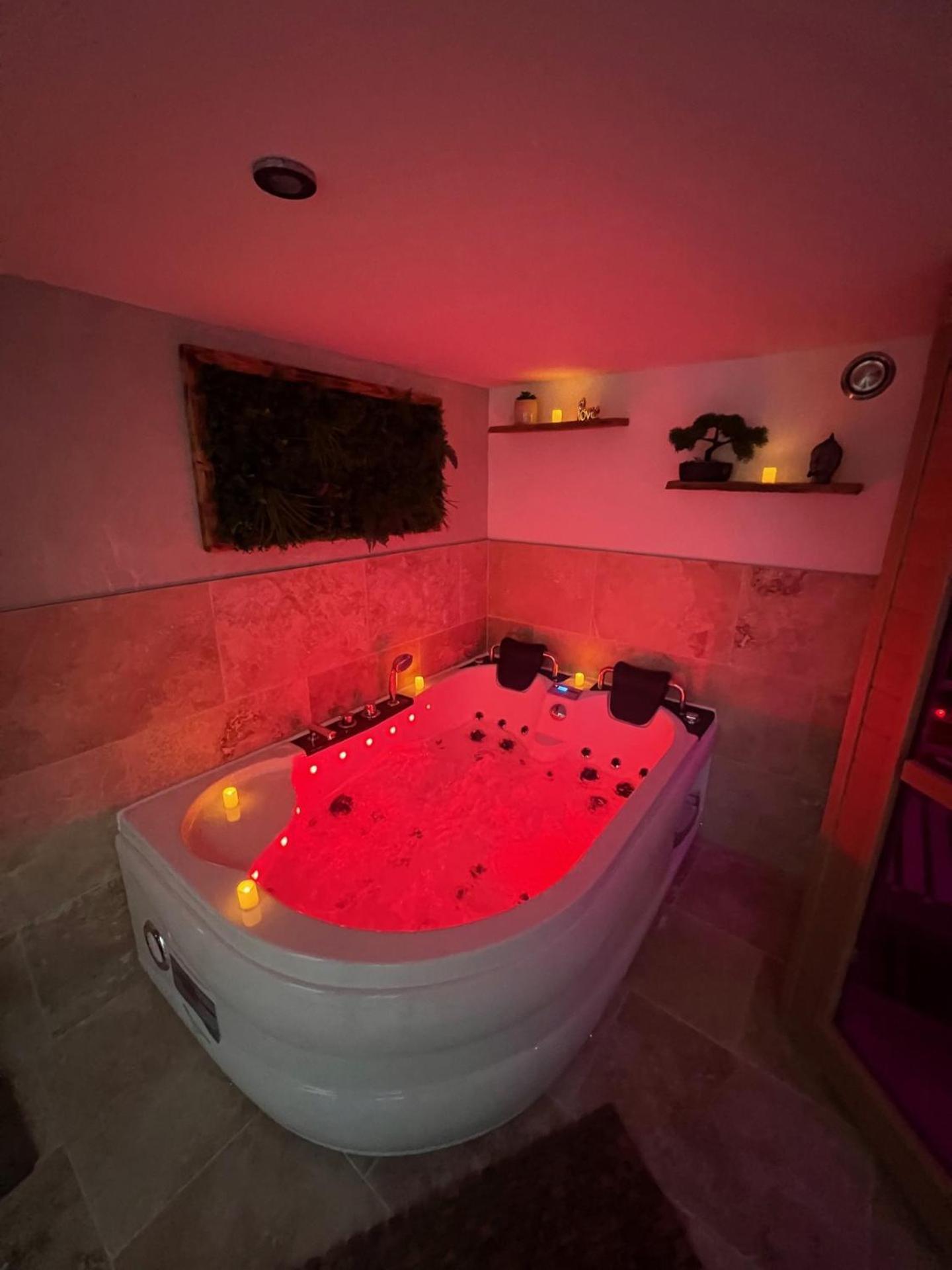 Alba Spa "Love Jacuzzi Sauna" Villefranche-de-Lauragais Esterno foto